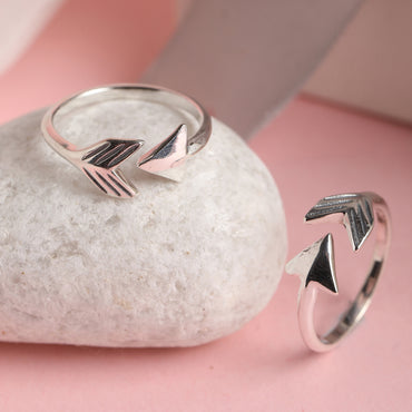CLARA 925 Sterling Silver Arrow Toe Rings Pair 