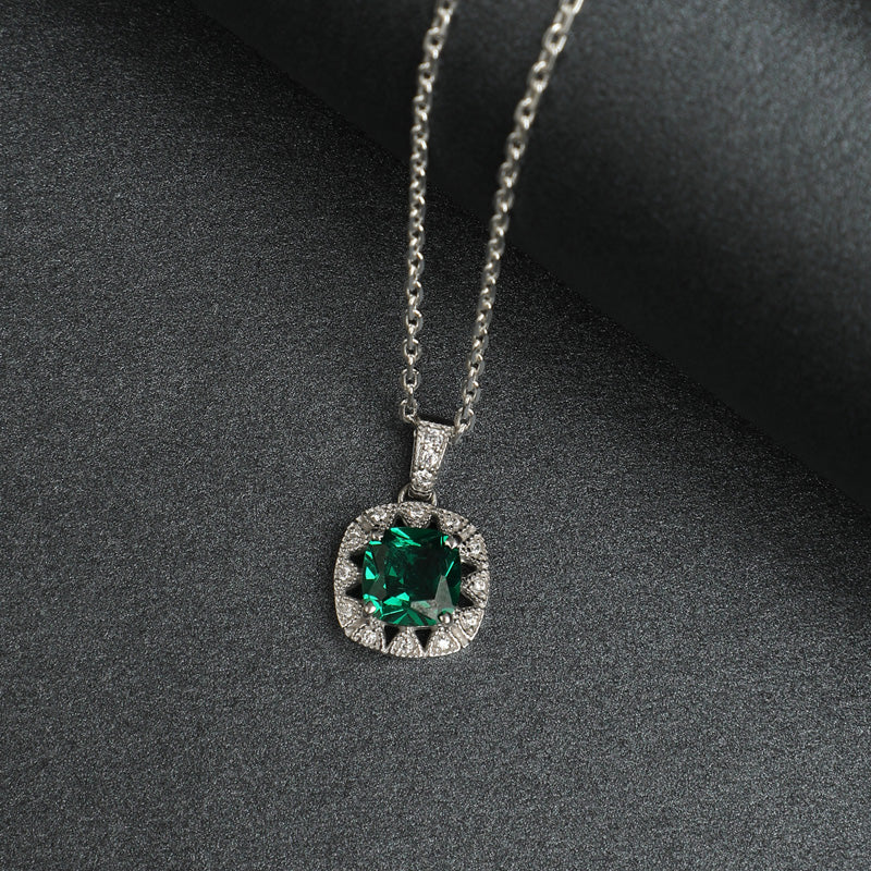 Vintage Emerald Necklace with Silver Pendant – KennethJayLane.com